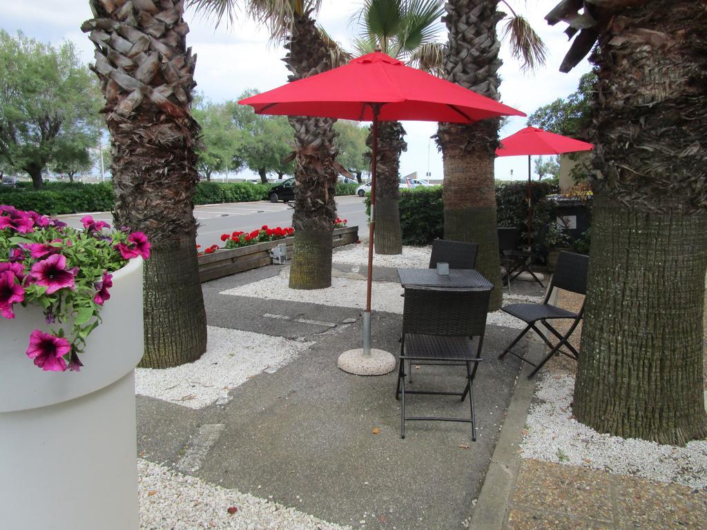 Hotel Azur Bord De Mer La Grande-Motte Exterior photo